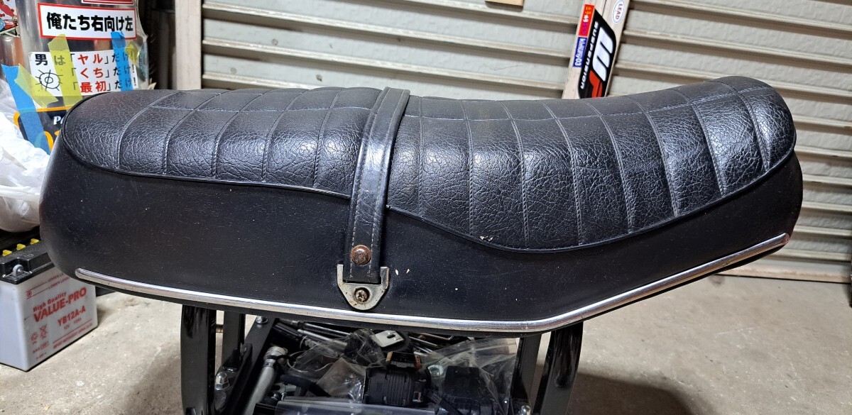 【当時物】ホーク2 CB250T／CB400T 純正シート 現物外し 希少 美品 希少 ホンダ純正 ホーク2 角タンク用 美品 純正シート モール付き