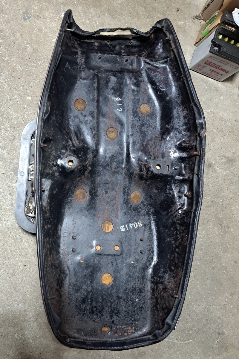希少 ホンダ純正 ホーク2 角タンク用 美品 純正シート モール付き