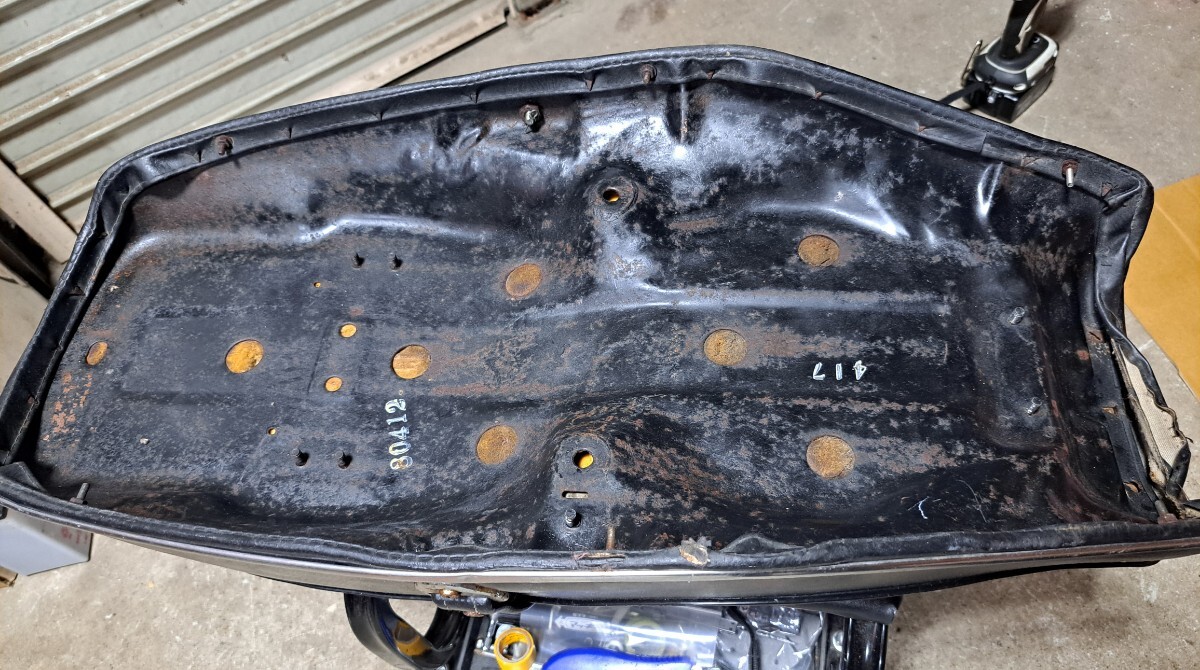 希少 ホンダ純正 ホーク2 角タンク用 美品 純正シート モール付き