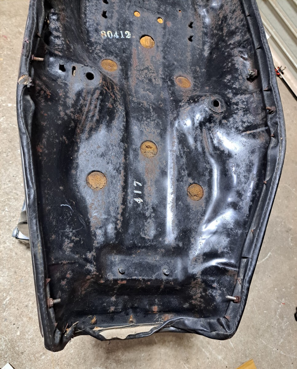 希少 ホンダ純正 ホーク2 角タンク用 美品 純正シート モール付き