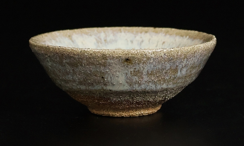 西岡小十 】秀逸作 絵斑唐津山盃 共箱 保証(酒器)｜売買された