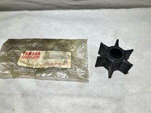 ヤマハ 2スト 船外機 純正 インペラ 品番 688-44352-03 新古品50J/60F/70B/75A/85AETX /8