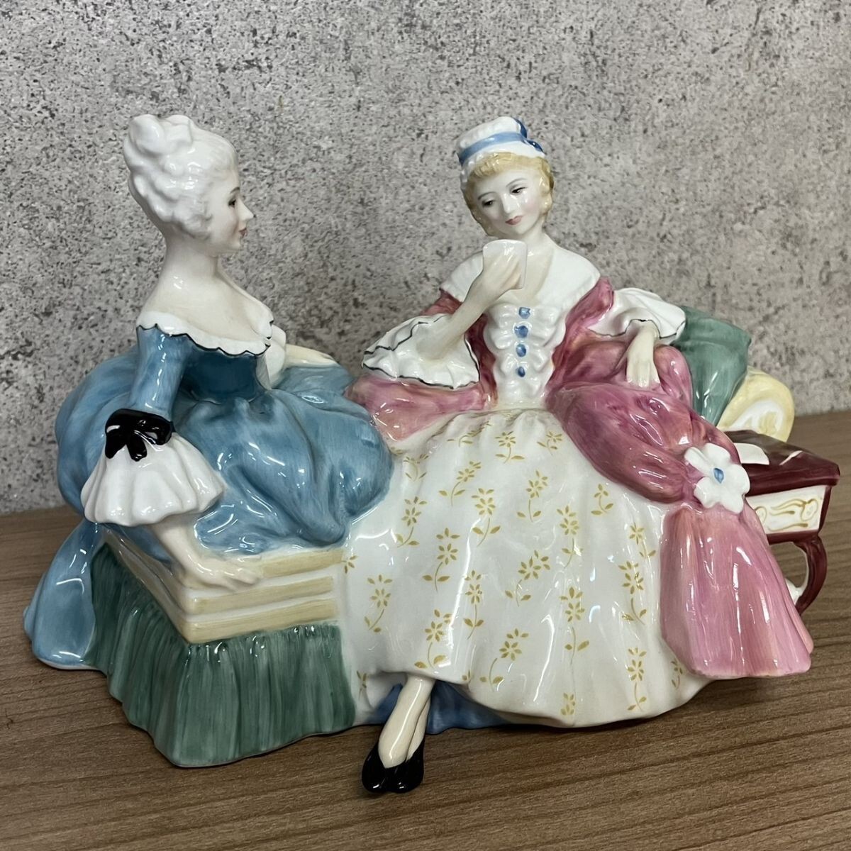 〇C410-P4-848 ROYAL DOULTON ロイヤルドルトン THE LOVE LETTER