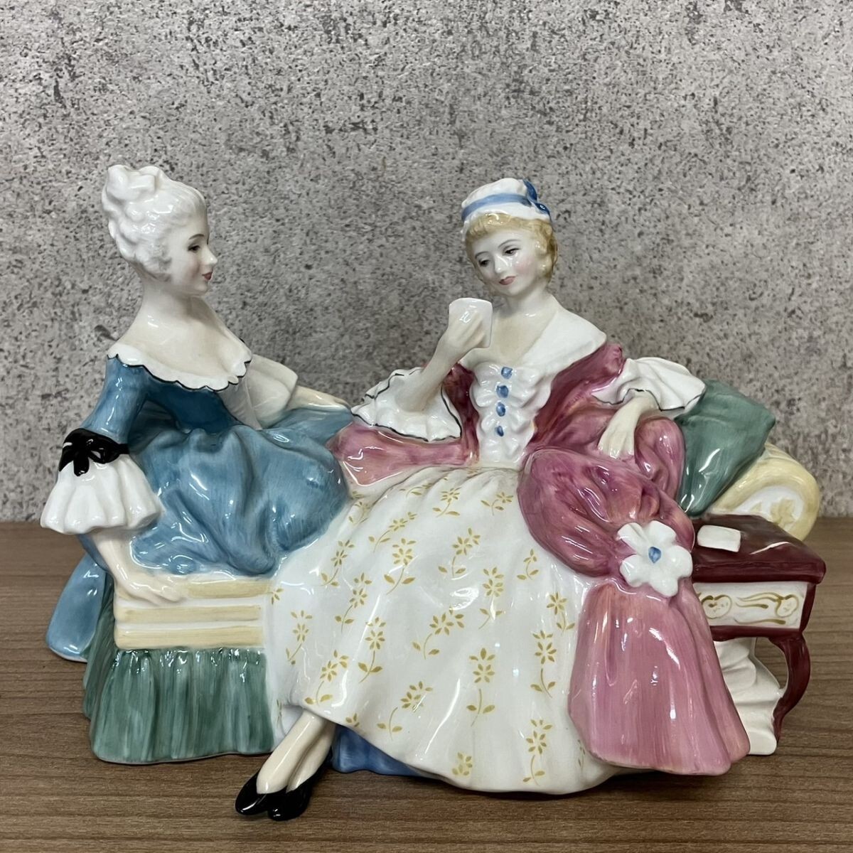 〇C410-P4-848 ROYAL DOULTON ロイヤルドルトン THE LOVE LETTER