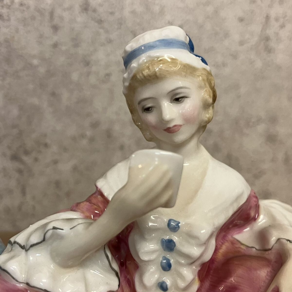 〇C410-P4-848 ROYAL DOULTON ロイヤルドルトン THE LOVE LETTER