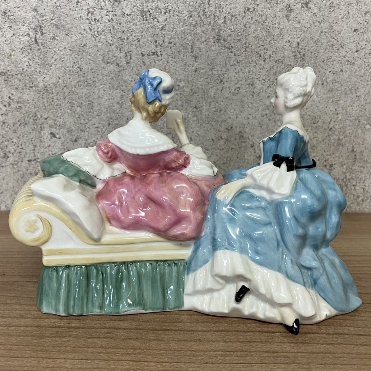 〇C410-P4-848 ROYAL DOULTON ロイヤルドルトン THE LOVE LETTER