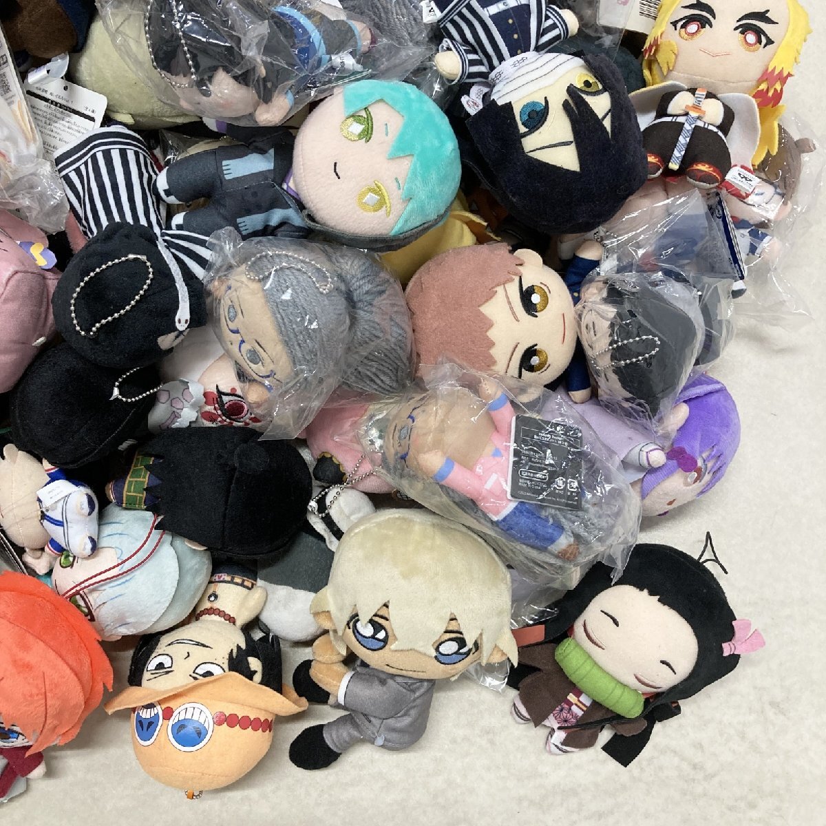 最安値販売中 アニメグッズ 200点以上 大量 まとめ売り 呪術廻戦 美