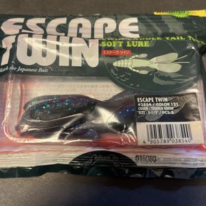 ノリーズ エスケープツイン テキーラグリーン　NORIES ESCAPE TWIN クロー テキサスリグ