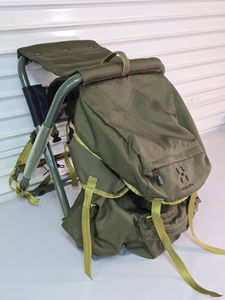 ホグロフス 椅子付き バックパック リュックサック 鞄 バッグ アウトドア 登山 休憩 緑