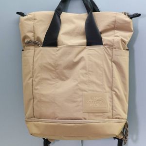 美品 THE NORTH FACE ネバーストップユーティリティバックパック 23L ベージュ系 トート