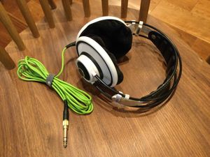AKG Q701