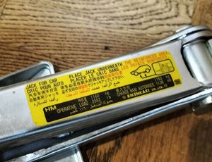 ホンダ車にあったジャッキです。