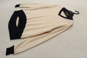 9569 新品 配色切替Ｖネックニットカットソー