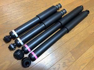 ★26-139 新車外し トヨタ 200系 ハイエース / レジアスエース 純正 ショックアブソーバ