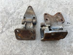 ハコスカ2drH/T用ドアヒンジ左側上下 ドアヒンジ 日産