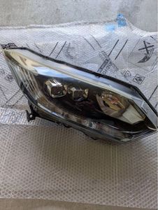 ヴェゼル　RU4 ヘッドライト　右　LED 美品