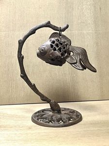 金魚置物の値段と価格推移は？｜26件の売買データから金魚置物の価値が