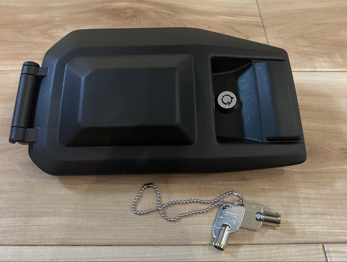 再再販ランクル70 GDJ76アドブルー給油口 鍵付きキャップ トヨタ純正