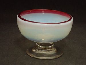 ウランガラス 硝子の値段と価格推移は？｜31件の売買データからウラン