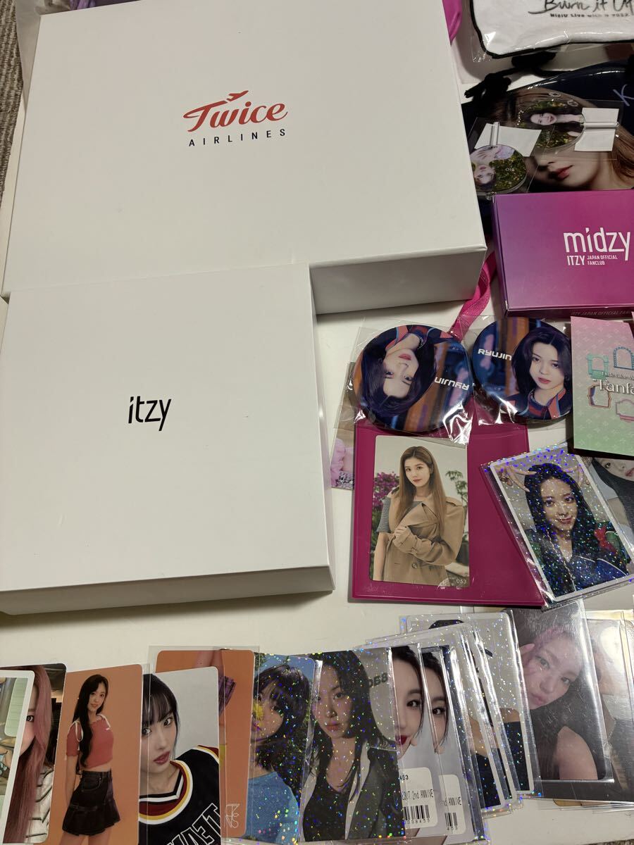 twice トレカ　ラントレ　うちわ　缶バッジ　雑誌 グッズ　まとめ売り 女性アイドル K-pop グッズ まとめ売り TWICE itzy など うちわ トレカ