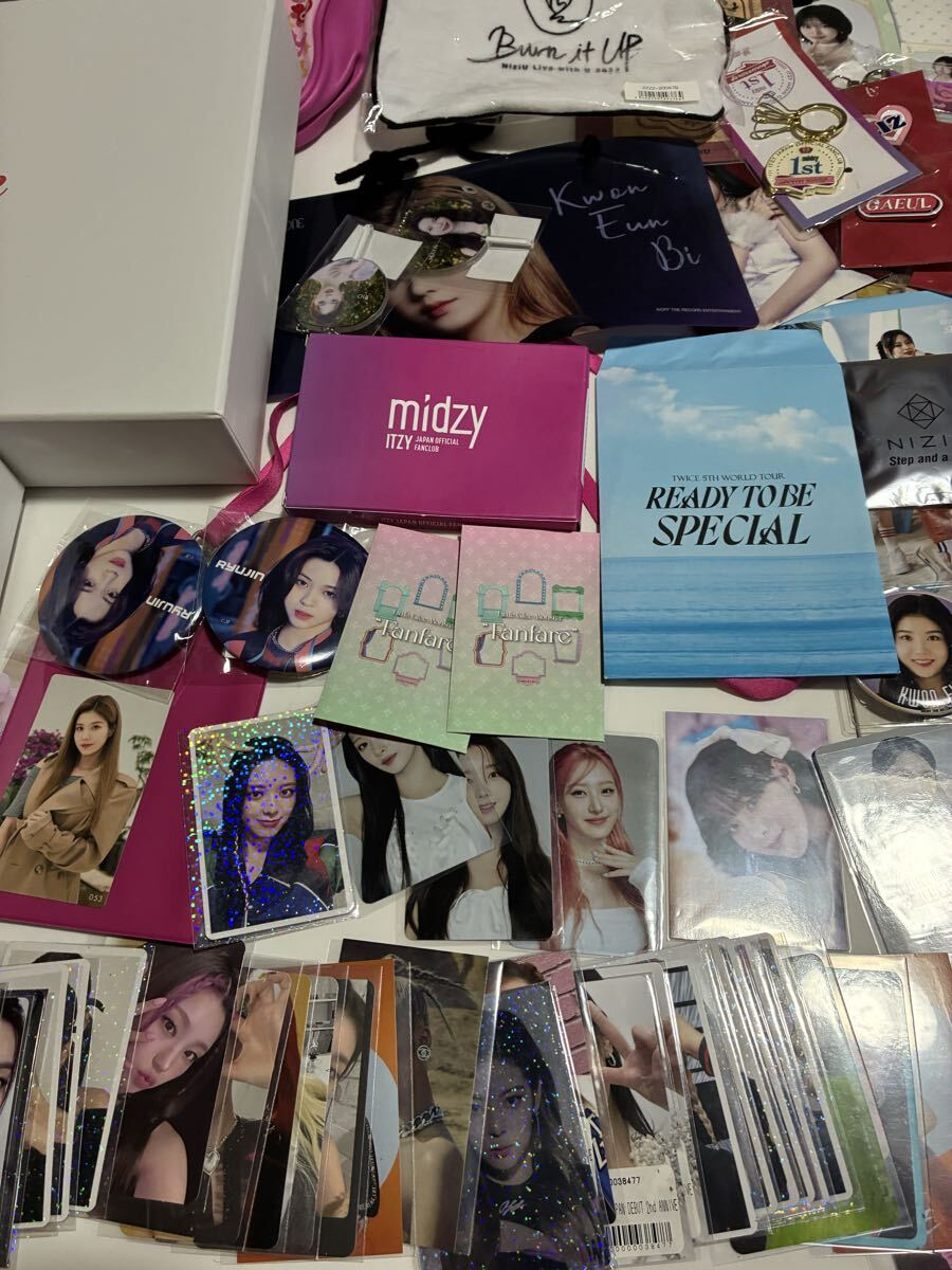 女性アイドル K-pop グッズ まとめ売り TWICE itzy など うちわ トレカ