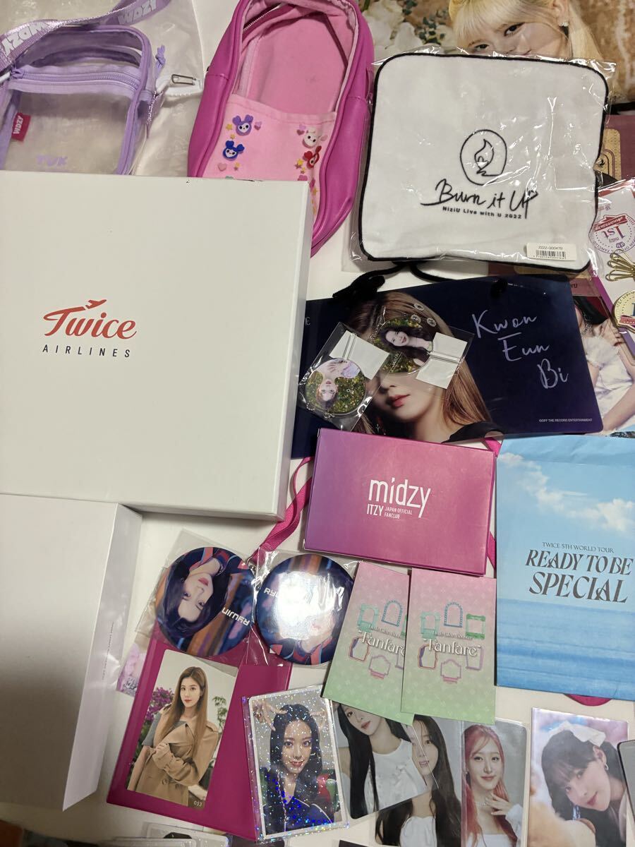 女性アイドル K-pop グッズ まとめ売り TWICE itzy など うちわ トレカ