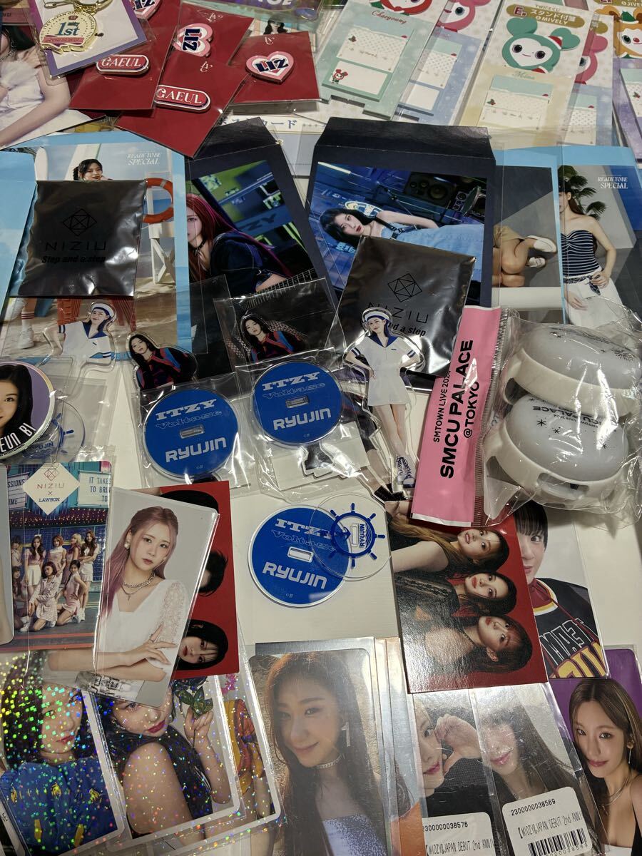 TWICE  うちわ トレカ 缶バッチ グッズ ラントレ まとめ売り 女性アイドル K-pop グッズ まとめ売り TWICE itzy など うちわ トレカ