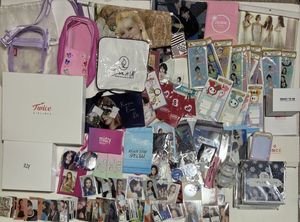 TWICE まとめ売りのYahoo!オークション(旧ヤフオク!)の相場・価格