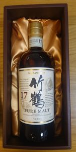 竹鶴 17年(箱あり)の平均価格は31,315円｜ウイスキーの価格相場・買取価格