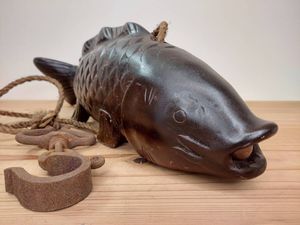 囲炉裏 自在鉤 魚の値段と価格推移は？｜10件の売買データから囲炉裏