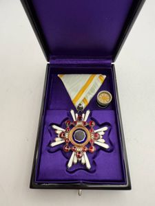 勲六等瑞宝章のYahoo!オークション(旧ヤフオク!)の相場・価格を見る