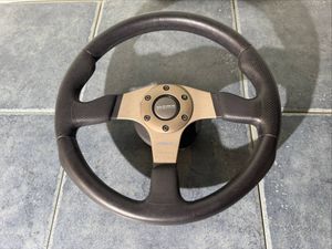 か*こ様 美品 MOMO モモ ステアリング RACE TYP D35　希少当時 momo レース 35の値段と価格推移は？｜25件の売買データからmomo