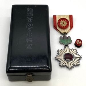 勲四等旭日小綬章の値段と価格推移は？｜16件の売買データから勲四等