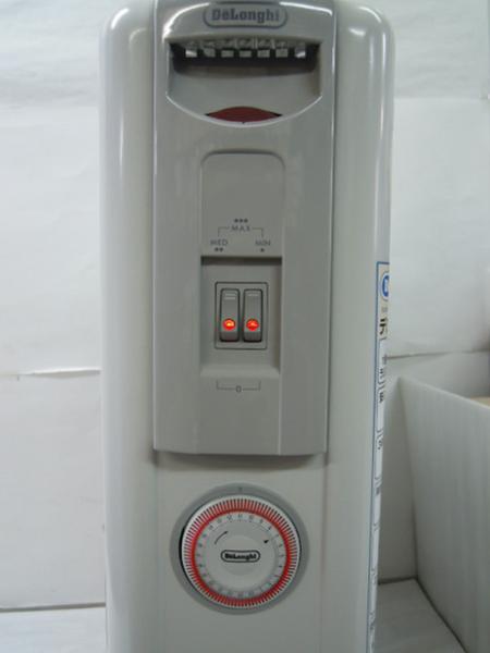 大大セール！DeLonghi オイルヒーター 美品 Delonghi デロンギ 最大8畳 オイルヒーター H291112ECF(オイルヒーター