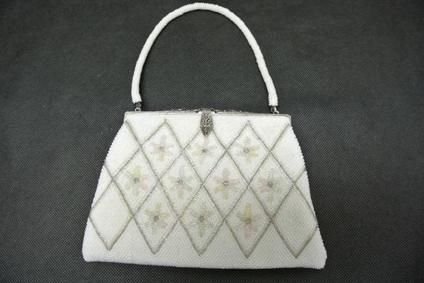 //ノーブランド【美品】和装にも◎ビーズ ハンドバッグ白/b4