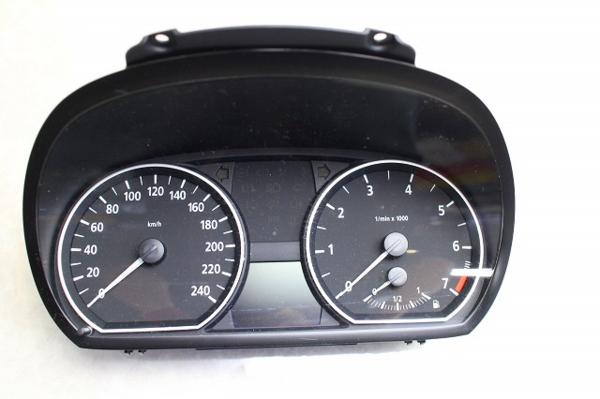 A420 E87/E82/E88 UF18 BMW 118i スピードメーター