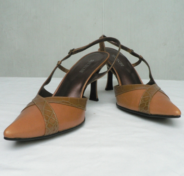 新品バックストラップヒールパンプス　ブラウン　21.5cm　送料無