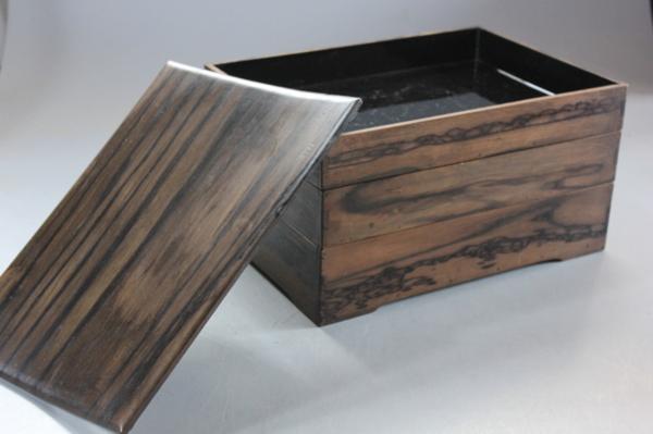 E817【庄内蔵】総黒柿菓子箱 重箱三段 時代箱 茶道具　漆器31841