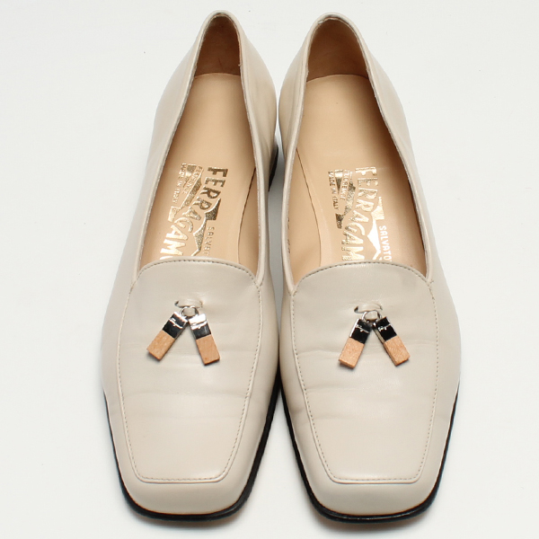 フェラガモ 23cm (5.5) ローファー アイボリー Ferragamo