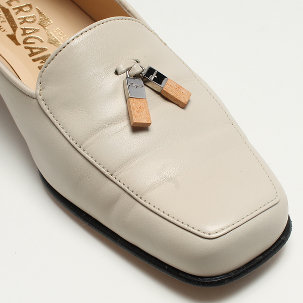 フェラガモ 23cm (5.5) ローファー アイボリー Ferragamo
