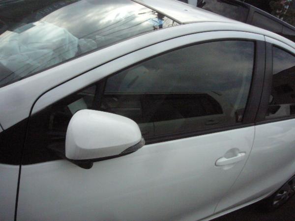 (6449-K)アクア（NHP10）左フロントドア（040・白）