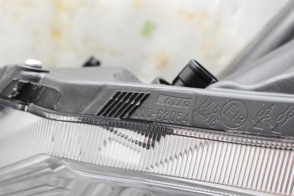 54-54★美品 後期 HID GB3 フリード 左ヘッドライト★100-62054