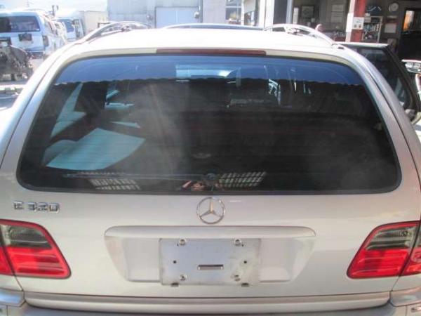 4-99628 W210 E320 バックドアーASSY 美品　イージー付