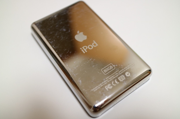 アップル Apple iPod 5.5世代 MA450J/A 80GB ケース・外箱付き(iPod