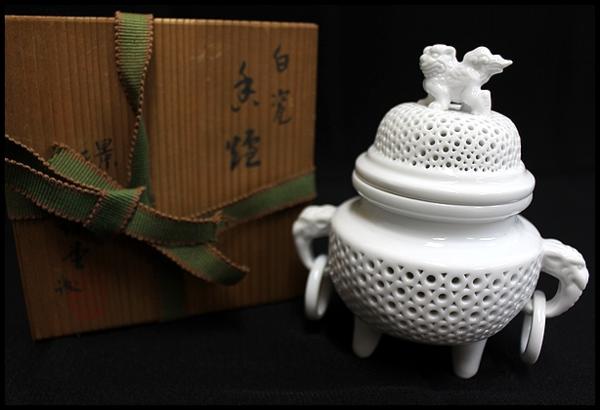 ◆景泉 作 平安萬珠堂 白磁透かし獅子摘み 三つ足香炉 共箱