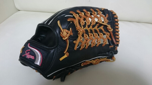 新品同様！かっこいい スラッガー 外野手 軟式グラブ