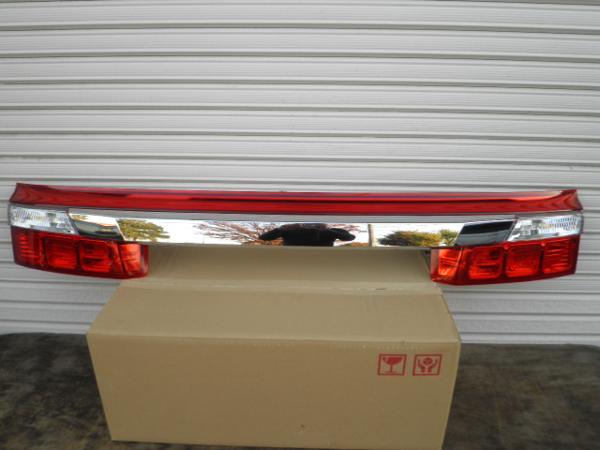 即決　美品　ステップワゴン　RG系　後期　リアガーニッシュ