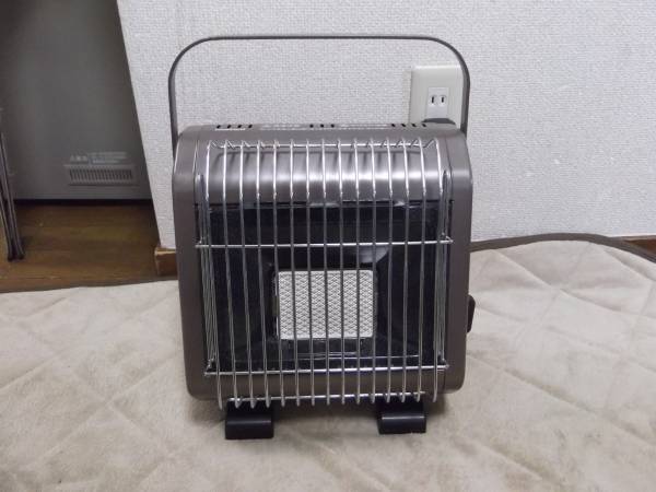 ◆イワタニ　 カセットガスストーブ／ CB-STV-3