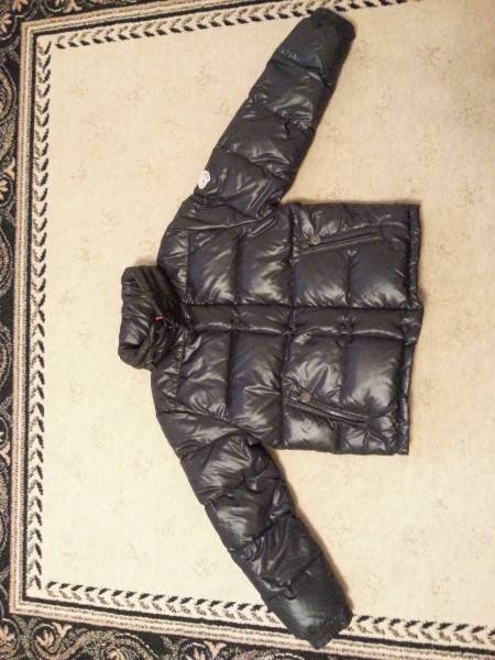 モンクレール　キッズダウン　黒に近いグレー