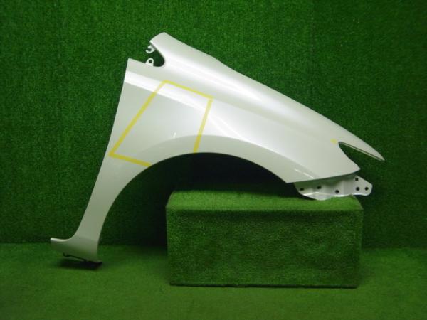 JP51330 オーリス　NZE181/184　ZRR186　NRE185　右フェンダー